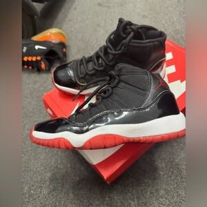 Nike air jordan 11 bred sz 5y used 🔴⚫️ bulls
